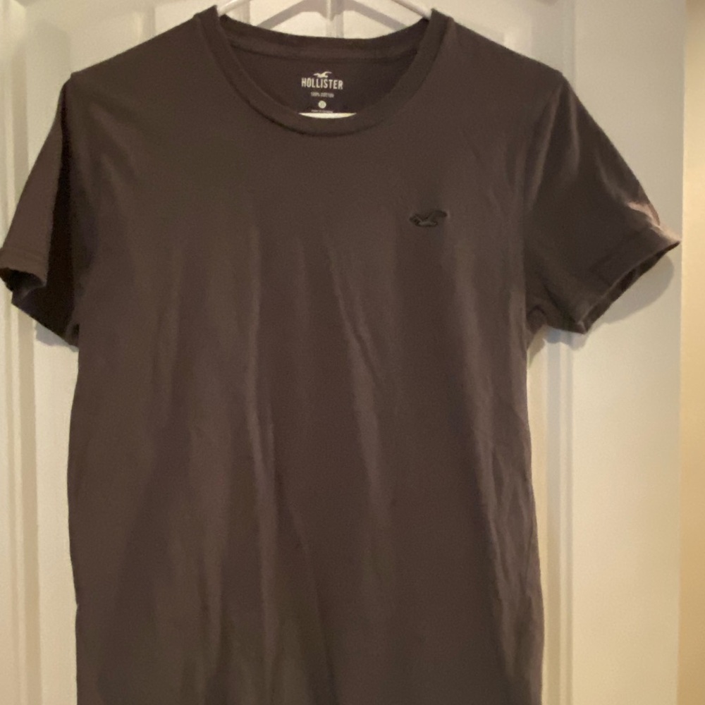 Hollister Men's Dark Gray Short Sleeve Tee